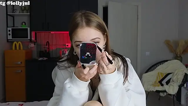 doll lol  online show from October 6, 2025, 8:50 pm