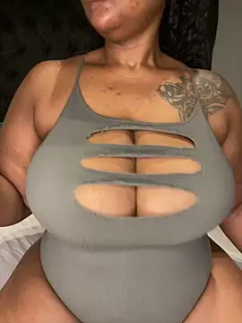 Snapshot of MILL204 chatting on October 15, 2025, 12:55 am MILL204 online show from October 15, 2025, 12:55 am