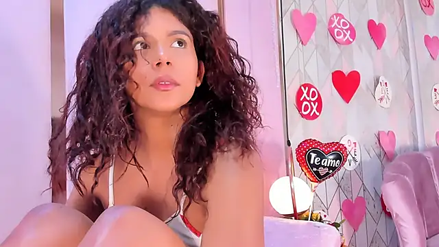 Snapshot of AlinaSweett chatting on February 11, 2025, 9:14 pm AlinaSweett online show from February 11, 2025, 9:14 pm