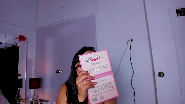 Miaa Garcia online show from December 21, 2024, 9:04 pm