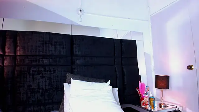 Miaa Garcia online show from March 8, 2025, 3:50 am