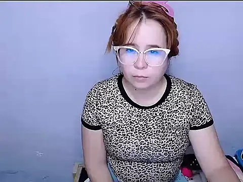 SubLayla01 online show from November 11, 2025, 5:57 pm