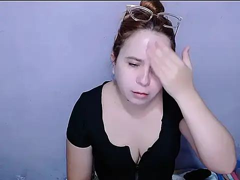 SubLayla01 online show from April 15, 2026, 6:59 pm