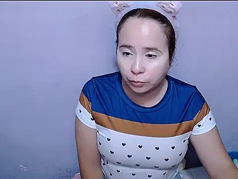 SubLayla01 online show from May 10, 2026, 8:47 pm