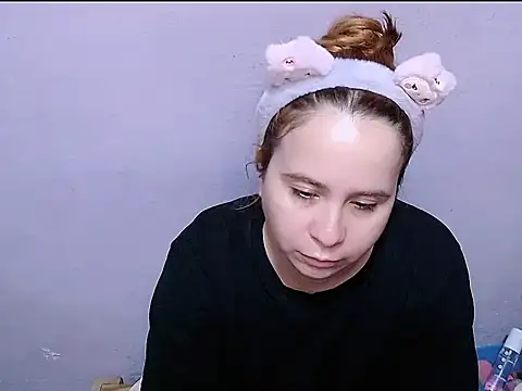 SubLayla01 online show from May 12, 2026, 6:27 pm