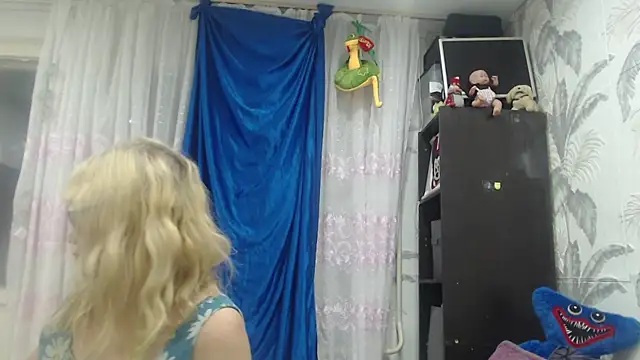 CamDiva113 online show from October 4, 2025, 2:20 am