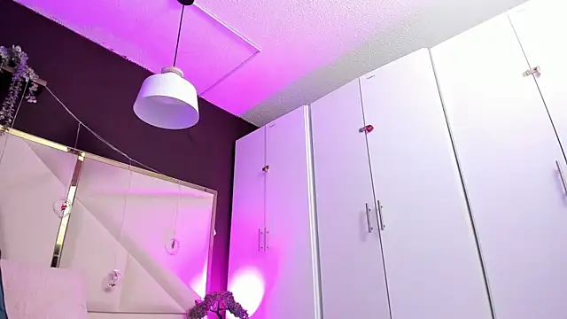 April bowie online show from December 19, 2025, 11:28 am