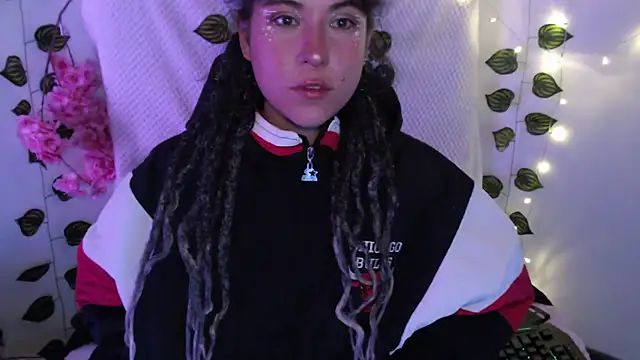 Snapshot of Hellen_dumont chatting on October 8, 2025, 3:37 am Hellen dumont online show from October 8, 2025, 3:37 am