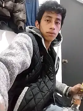 Flaquito pitudo online show from December 15, 2024, 5:23 am