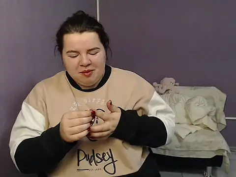 so shy online show from October 18, 2025, 6:58 am