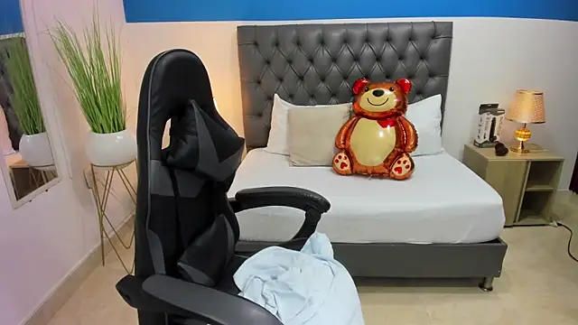 candy summer28 online show from February 28, 2025, 7:25 pm