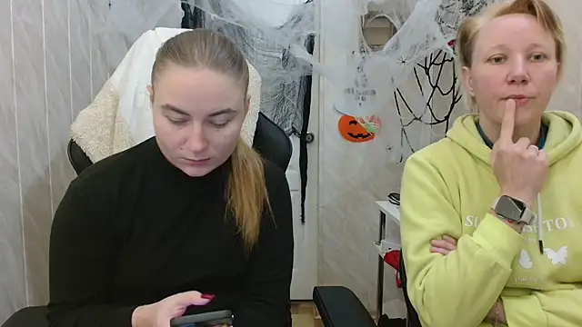 ElenaMaeer online show from November 1, 2025, 9:11 am