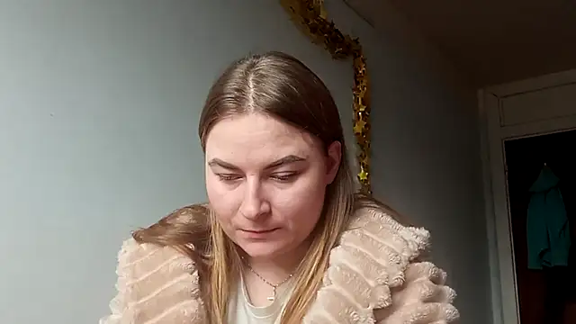 Snapshot of ElenaMaeer chatting on February 13, 2026, 8:54 am ElenaMaeer online show from February 13, 2026, 8:54 am