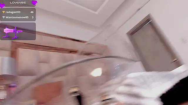 AnnWeltt online show from December 7, 2024, 3:14 am