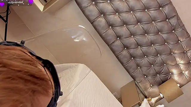 AnnWeltt online show from January 31, 2025, 11:56 pm