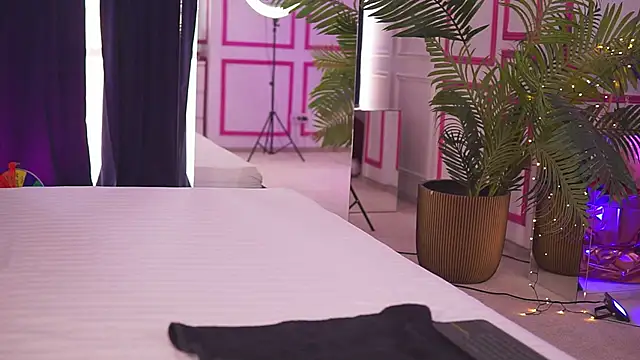 MissMooon online show from March 4, 2025, 8:57 am