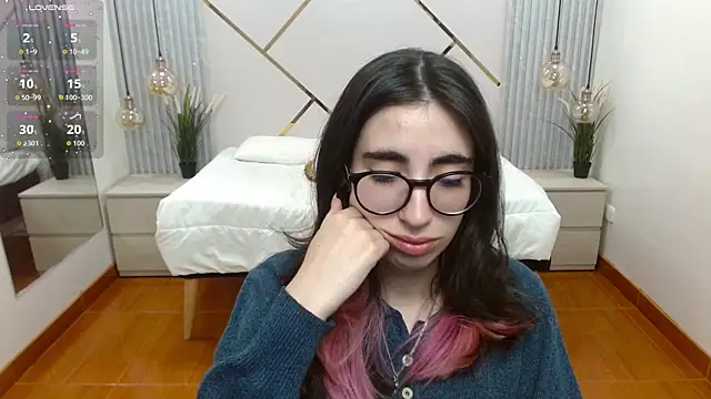 LenaRoses online show from September 19, 2025, 7:25 pm