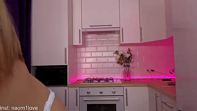 Naomi Girly online show from October 13, 2025, 3:01 pm