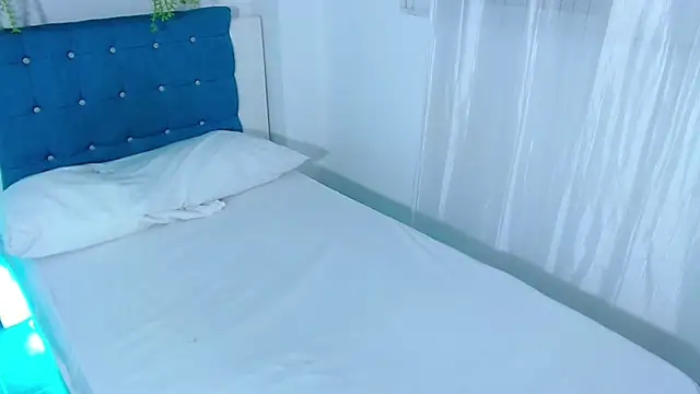 rachel moon  online show from December 20, 2024, 10:22 pm