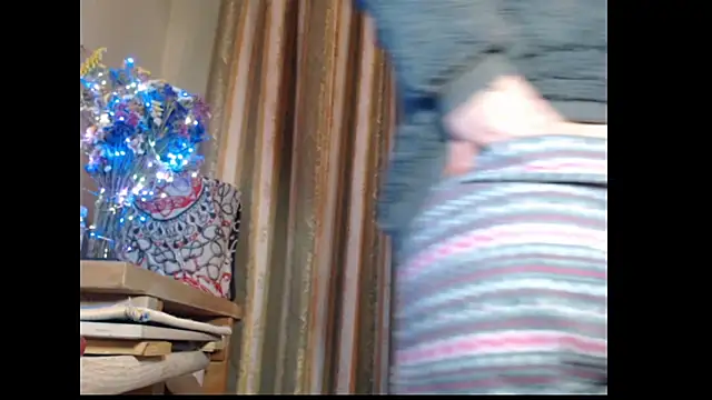 amorelara online show from October 1, 2025, 4:40 am