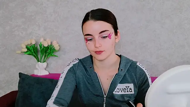 Miss Arwen online show from September 30, 2025, 4:17 am