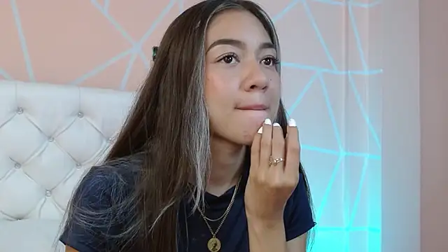 hantonella  online show from October 3, 2025, 9:23 pm