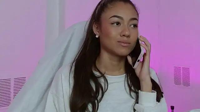 hantonella  online show from November 21, 2025, 3:11 pm