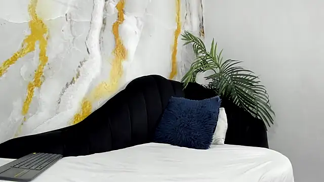 Snapshot of andrew_rose_ chatting on September 30, 2025, 2:55 pm andrew rose online show from September 30, 2025, 2:55 pm