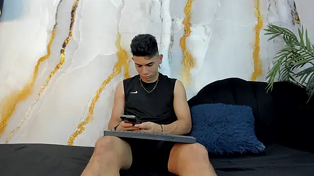 Snapshot of andrew_rose_ chatting on October 4, 2025, 3:21 pm andrew rose online show from October 4, 2025, 3:21 pm