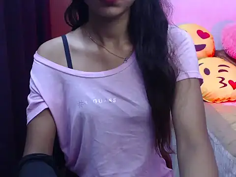 Angel kiyara online show from October 9, 2025, 6:17 pm