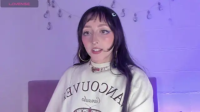 v1cky  online show from April 6, 2026, 10:54 pm