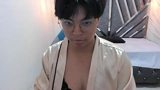 Snapshot of Emmapark_ chatting on February 5, 2025, 6:48 pm Emmapark online show from February 5, 2025, 6:48 pm