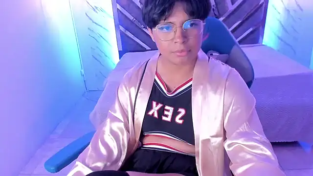 Snapshot of Emmapark_ chatting on February 6, 2025, 10:10 pm Emmapark online show from February 6, 2025, 10:10 pm