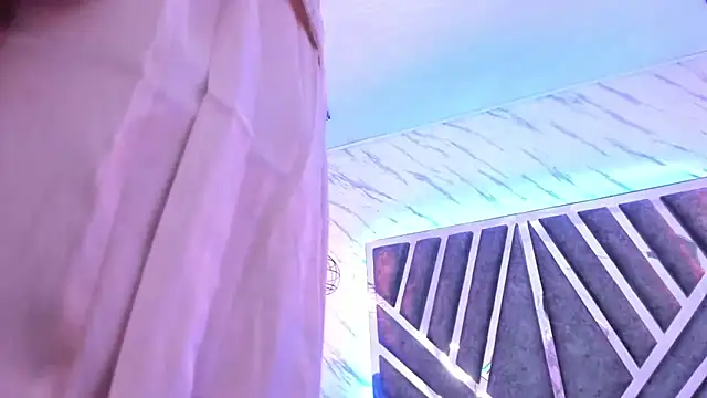 Snapshot of Emmapark_ chatting on February 8, 2025, 9:36 pm Emmapark online show from February 8, 2025, 9:36 pm