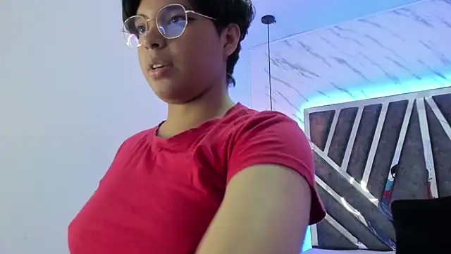 Snapshot of Emmapark_ chatting on February 13, 2025, 6:59 pm Emmapark online show from February 13, 2025, 6:59 pm