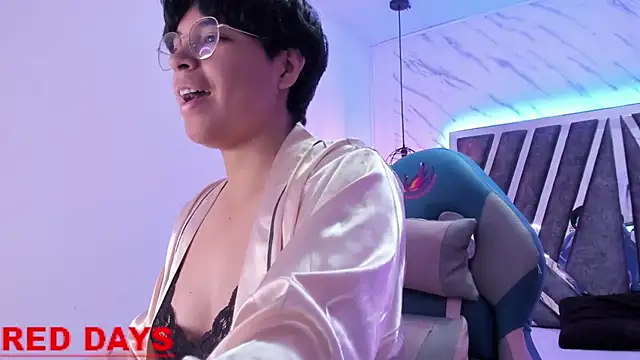 Snapshot of Emmapark_ chatting on February 16, 2025, 4:42 pm Emmapark online show from February 16, 2025, 4:42 pm