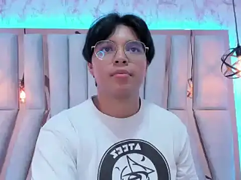 Snapshot of Emmapark_ chatting on February 20, 2025, 1:25 am Emmapark online show from February 20, 2025, 1:25 am