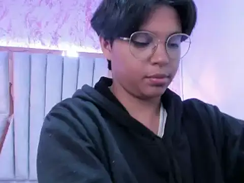 Snapshot of Emmapark_ chatting on February 20, 2025, 6:46 pm Emmapark online show from February 20, 2025, 6:46 pm