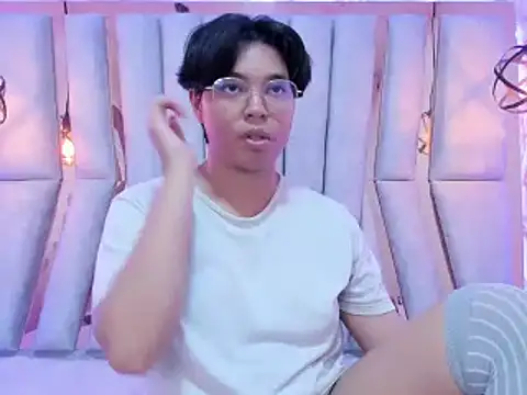 Snapshot of Emmapark_ chatting on February 21, 2025, 1:00 am Emmapark online show from February 21, 2025, 1:00 am