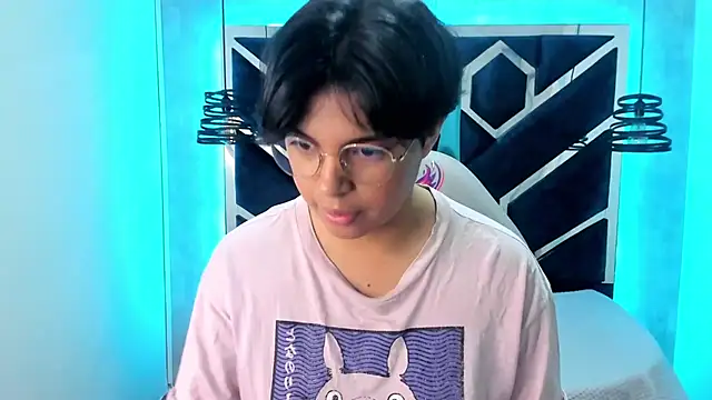 Snapshot of Emmapark_ chatting on February 23, 2025, 2:04 pm Emmapark online show from February 23, 2025, 2:04 pm