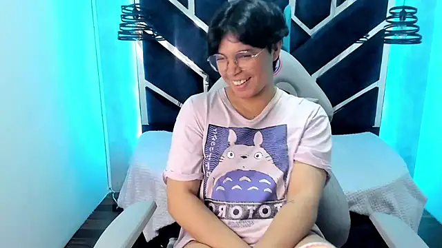 Snapshot of Emmapark_ chatting on February 23, 2025, 5:07 pm Emmapark online show from February 23, 2025, 5:07 pm