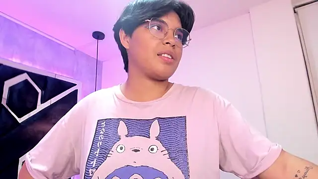 Snapshot of Emmapark_ chatting on February 23, 2025, 8:11 pm Emmapark online show from February 23, 2025, 8:11 pm