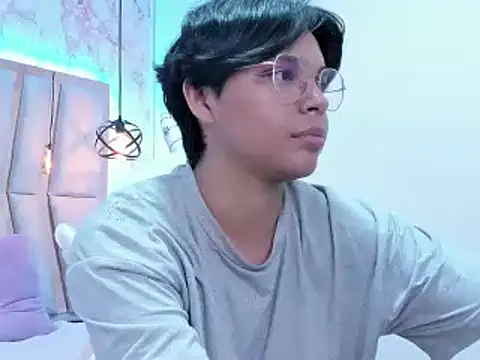 Snapshot of Emmapark_ chatting on February 25, 2025, 12:47 am Emmapark online show from February 25, 2025, 12:47 am