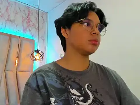 Snapshot of Emmapark_ chatting on February 27, 2025, 6:42 pm Emmapark online show from February 27, 2025, 6:42 pm