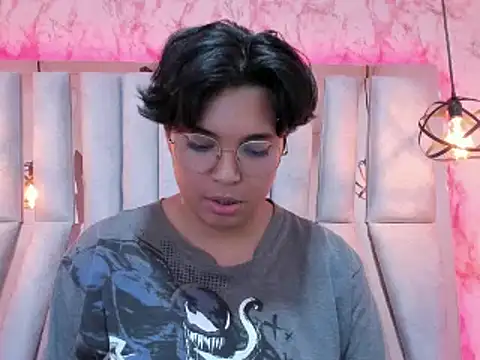 Snapshot of Emmapark_ chatting on February 28, 2025, 12:54 am Emmapark online show from February 28, 2025, 12:54 am