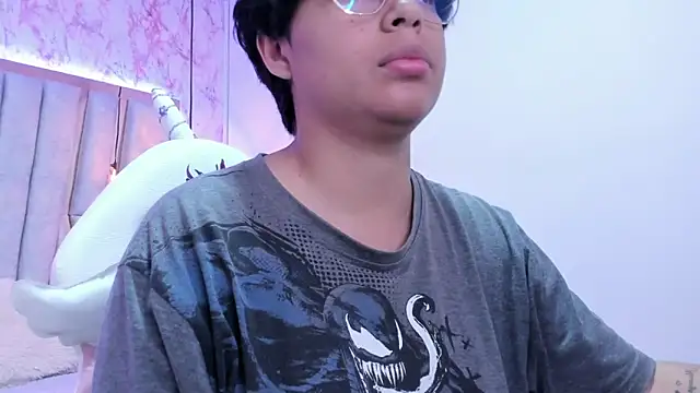 Snapshot of Emmapark_ chatting on March 1, 2025, 6:32 pm Emmapark online show from March 1, 2025, 6:32 pm