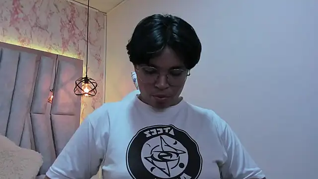 Snapshot of Emmapark_ chatting on March 4, 2025, 7:01 pm Emmapark online show from March 4, 2025, 7:01 pm