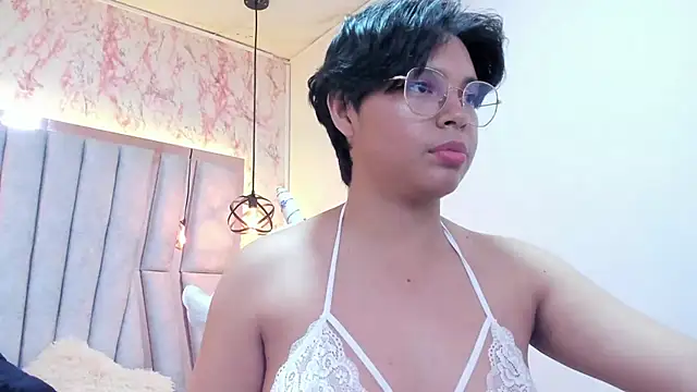 Snapshot of Emmapark_ chatting on March 4, 2025, 10:05 pm Emmapark online show from March 4, 2025, 10:05 pm