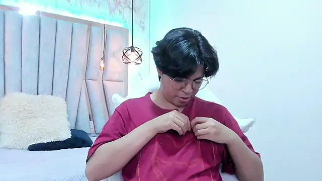 Snapshot of Emmapark_ chatting on March 5, 2025, 9:59 pm Emmapark online show from March 5, 2025, 9:59 pm