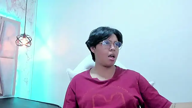 Snapshot of Emmapark_ chatting on March 6, 2025, 1:05 am Emmapark online show from March 6, 2025, 1:05 am